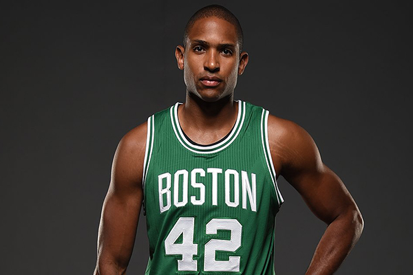 TA：皇马寻求引进后卫和中场；他们愿听取对罗德里戈的报价（TA：皇马寻觅后卫和中场补强，愿听取罗德里戈报价）