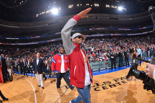 梅西不是不防守，而是将更多的精力都投入到进攻中去了！（梅西并非不防守，只是把重心放在进攻上）