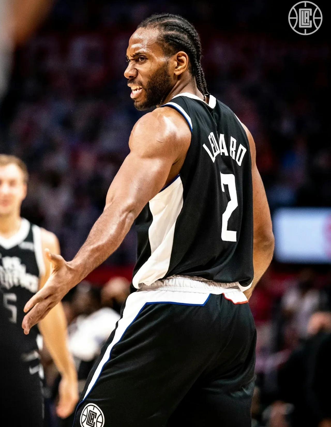 泰山纪念建队32周年，队史5次夺顶级联赛冠军，8次足协杯冠军（泰山队庆祝成立32周年：队史5夺顶级联赛桂冠、8捧足协杯）