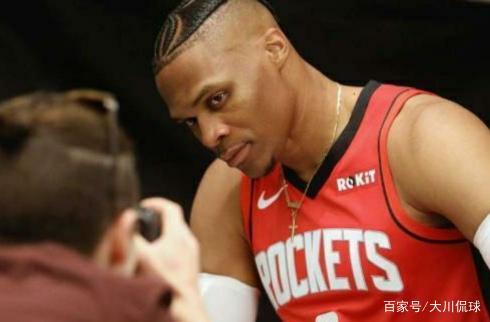 雷霆＆勇士合计狂轰33记三分，三分命中率均超4成（勇士与雷霆合飙33记三分，外线命中率双双破四成）