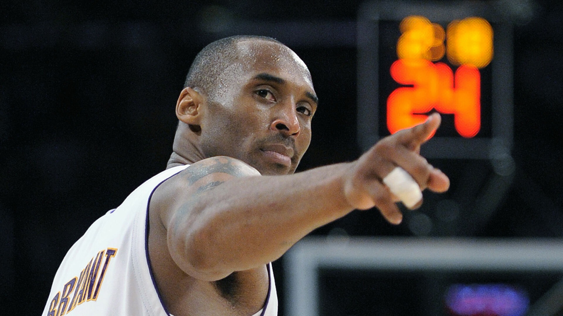 特巴斯：“像皇家马德里那样捏造这么多事情很难”（特巴斯直言：要像皇马那样大量捏造并不容易）