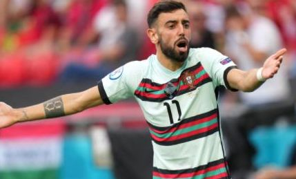 某球员可能回国发展，传闻不断（某球员或将回国发展，传闻持续发酵）