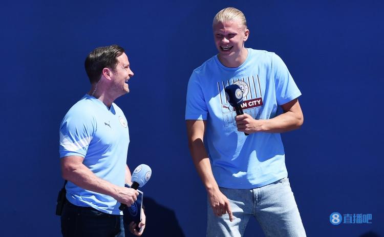 记者：曼联和切尔西有意桑德兰中场萨迪基，蓝军已经询价（记者：切尔西已询价桑德兰中场萨迪基，曼联也在关注）