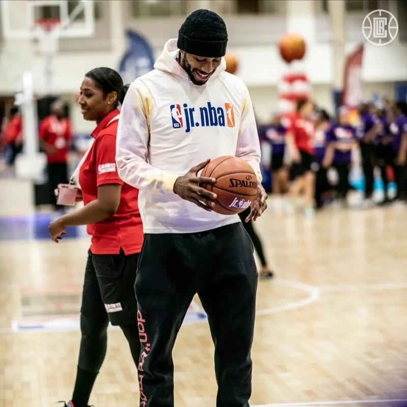 西蒙高茨被国乒当猴遛的有多惨？樊振东一招海底捞月直接击碎道心（西蒙高茨被国乒压制得多惨？樊振东一记海底捞月当场击碎道心）