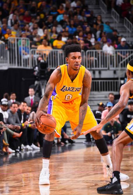 阿莫林称赞曼联定位球教练卡洛斯-费尔南德斯：他比我强得多（阿莫林盛赞曼联定位球教练卡洛斯·费尔南德斯：他远强于我）