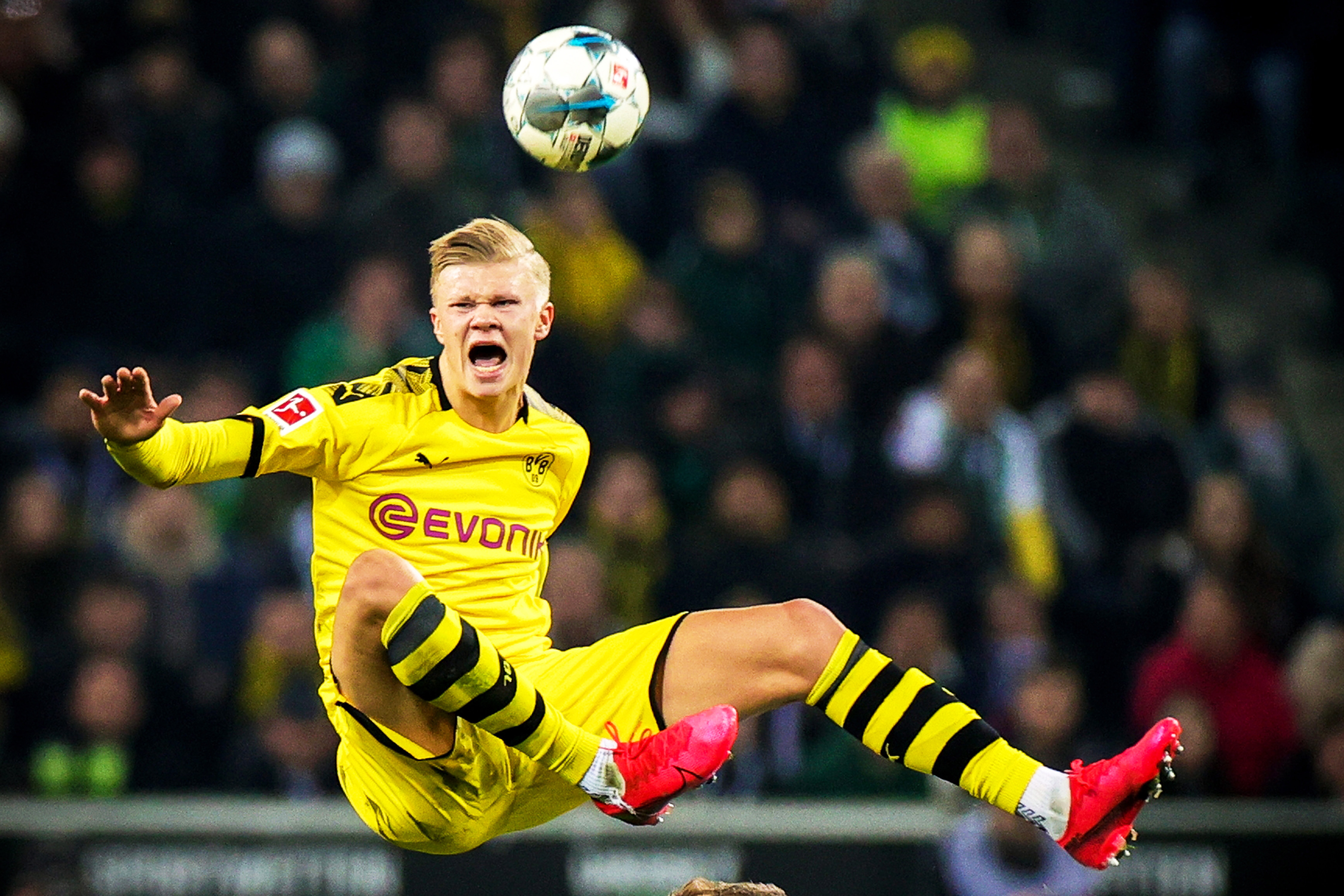 欧文突破防守连续得分（欧文强突撕裂防线连取分）