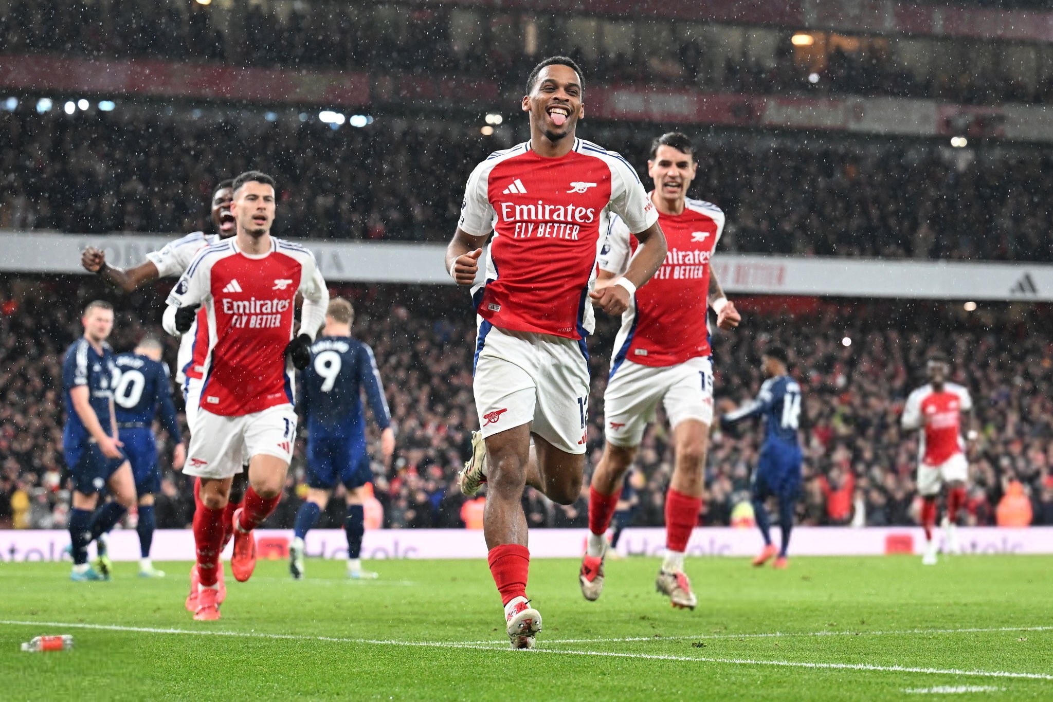 波兰媒体：莱万收到米兰、沙特和美职联报价，米兰愿签约两年（波媒：莱万获AC米兰、沙特球队与MLS报价，米兰愿提供两年合同）