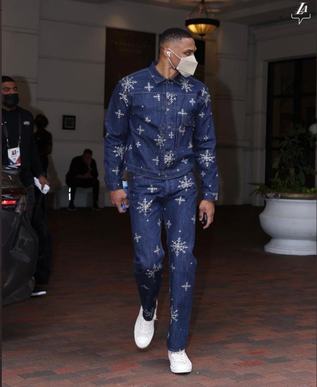 NBA半场：库里16分4板3助，勇士63-61森林狼（NBA半场战报：库里16+4+3，勇士63-61暂领先森林狼）