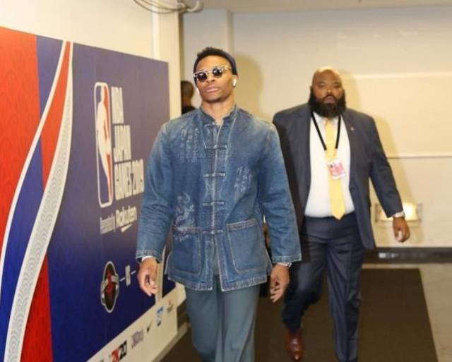 尼克斯队记：麦克布莱德X光检查显示无结构性损伤（尼克斯随队记者：X光检查证实麦克布莱德无结构性伤情）