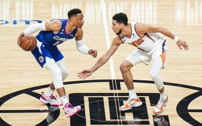 科尔：卢尼在进攻篮板方面贡献非常大，我们现在也很怀念这些（科尔：卢尼的前场篮板价值巨大，现在格外想念他的这些贡献）