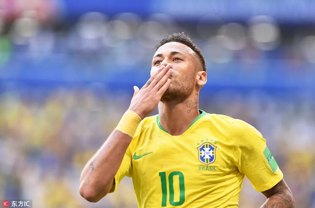 邓弗里斯：希望两到三周内复出，我们的球队就像一个大家庭（邓弗里斯：争取两三周内复出，球队如同一个大家庭）