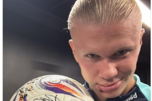 孔帕尼：教练组的续约对球队非常重要，穆西亚拉有望1月复出（孔帕尼：教练团队续约意义重大，穆西亚拉预计一月复出）